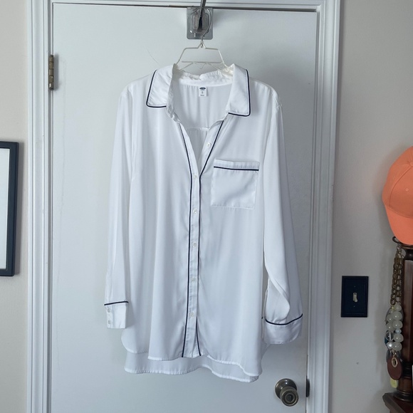 Old Navy White Button Up Shirt With Navy Piping - Picture 1 of 11